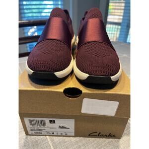 Clarks Women's Un Rio Knit Sneaker